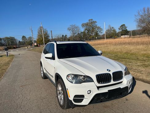 Used 2011 BMW X5 xDrive35i image 3