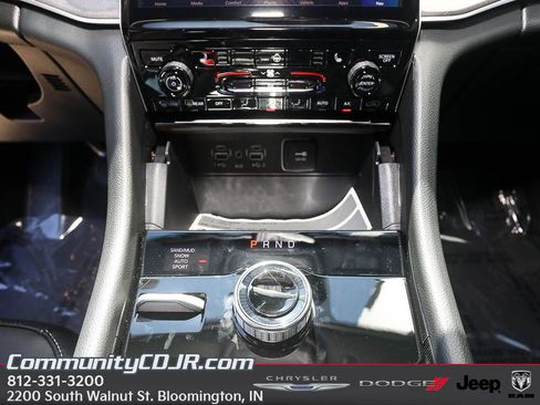 New 2025 Jeep Grand Cherokee Limited image 16