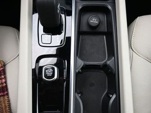 Used 2024 Volvo V60 B5 Cross Country Plus image 11