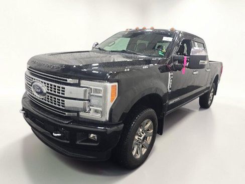 Used 2017 Ford F250 Platinum w/ Platinum Ultimate Package AWD/4WD image 3