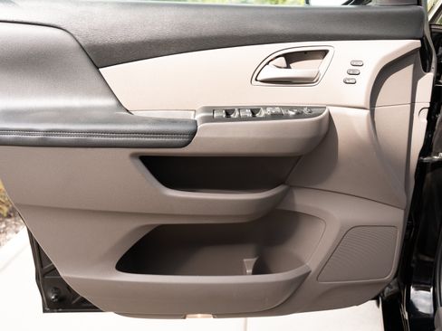 Used 2013 Honda Odyssey Touring image 16