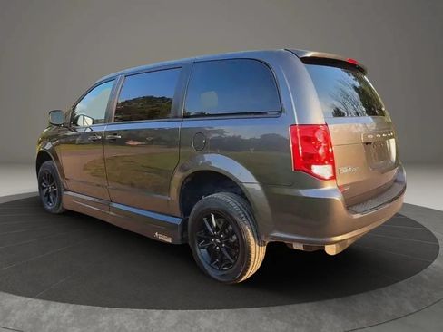 Used 2019 Dodge Grand Caravan SXT w/ Blacktop Package FWD image 2