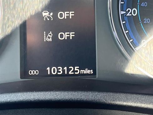 Used 2017 Toyota Corolla SE w/ Carpet Mat Package (TMS) FWD image 17