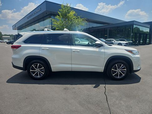 Used 2018 Toyota Highlander XLE FWD image 4