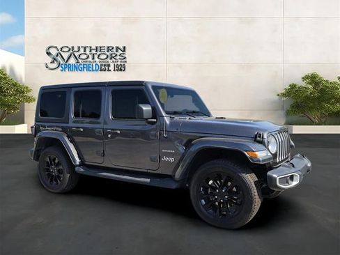 Used 2021 Jeep Wrangler Unlimited Sahara w/ Dual Top Group AWD/4WD image 7