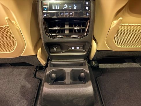 Used 2026 Jeep Grand Cherokee L Limited w/ Luxury Tech Group II RWD image 34
