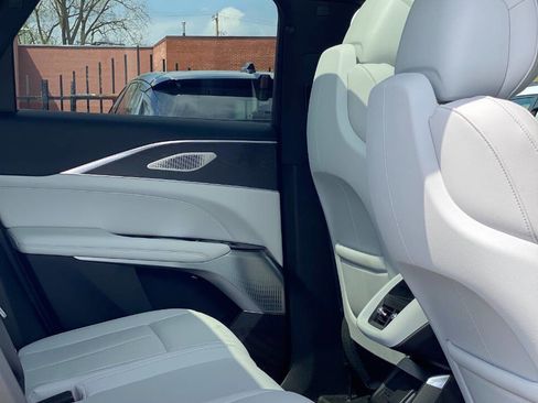 Used 2024 Cadillac Lyriq Luxury image 10