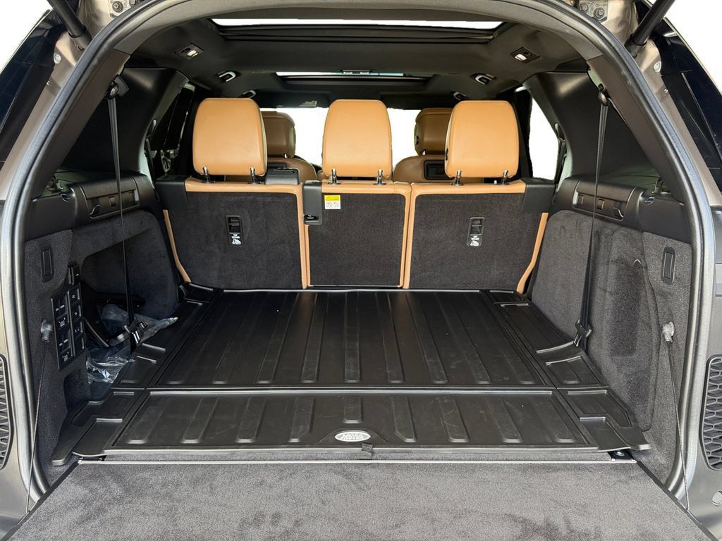 Used 2023 Land Rover Discovery HSE R-Dynamic AWD/4WD image 19