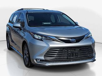 Used 2022 Toyota Sienna XLE video 2