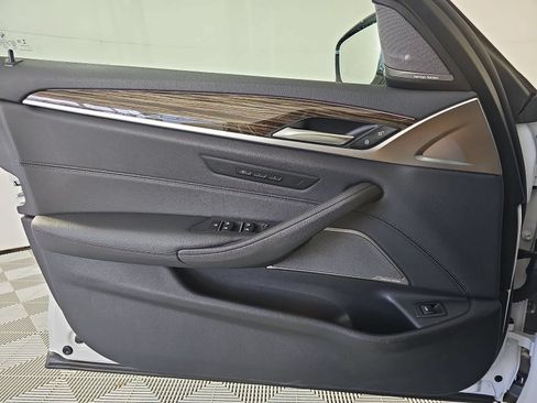 Used 2021 BMW 530i w/ Premium Package RWD image 27
