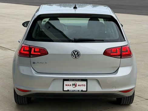 Used 2016 Volkswagen e-Golf SE image 7