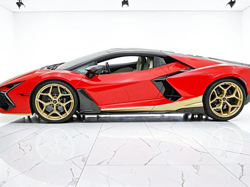 Used 2025 Lamborghini Revuelto AWD/4WD image 3
