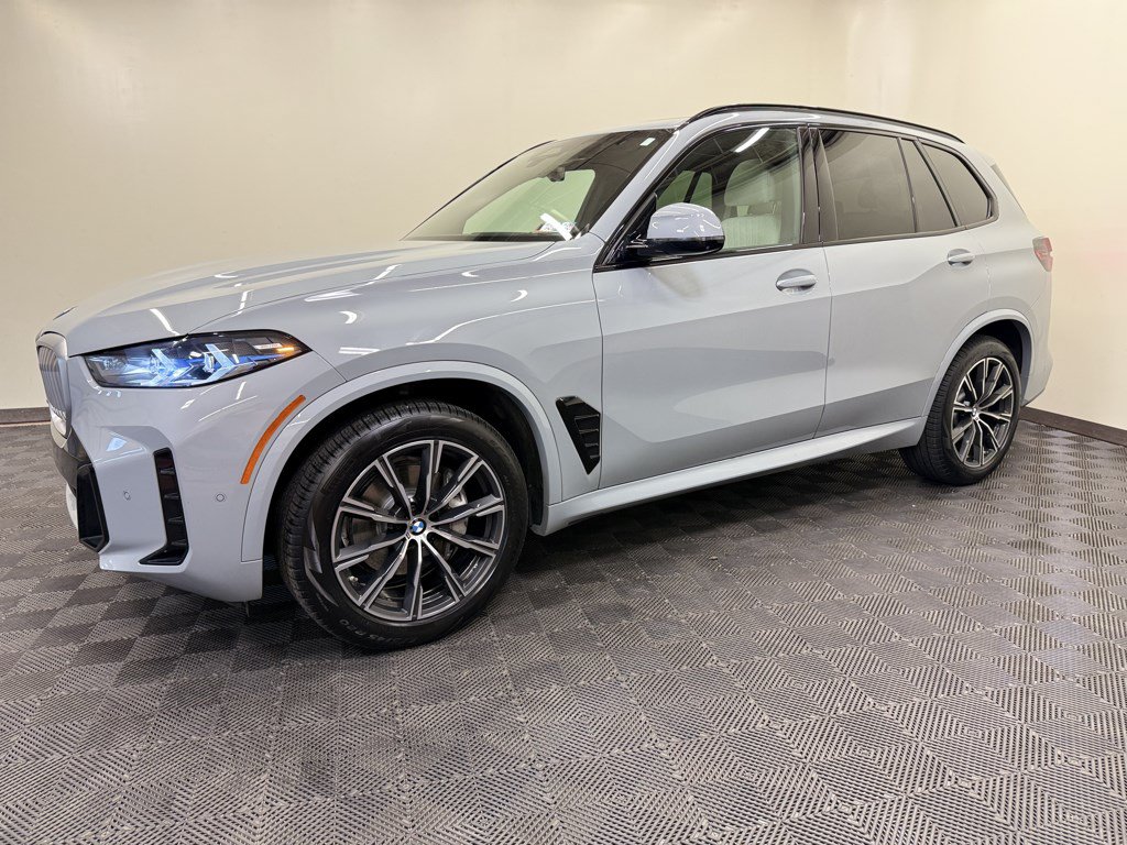 Used 2024 BMW X5 xDrive40i w/ M Sport Package AWD/4WD image 3