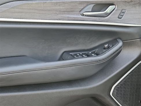 Used 2022 Jeep Grand Cherokee Limited image 12