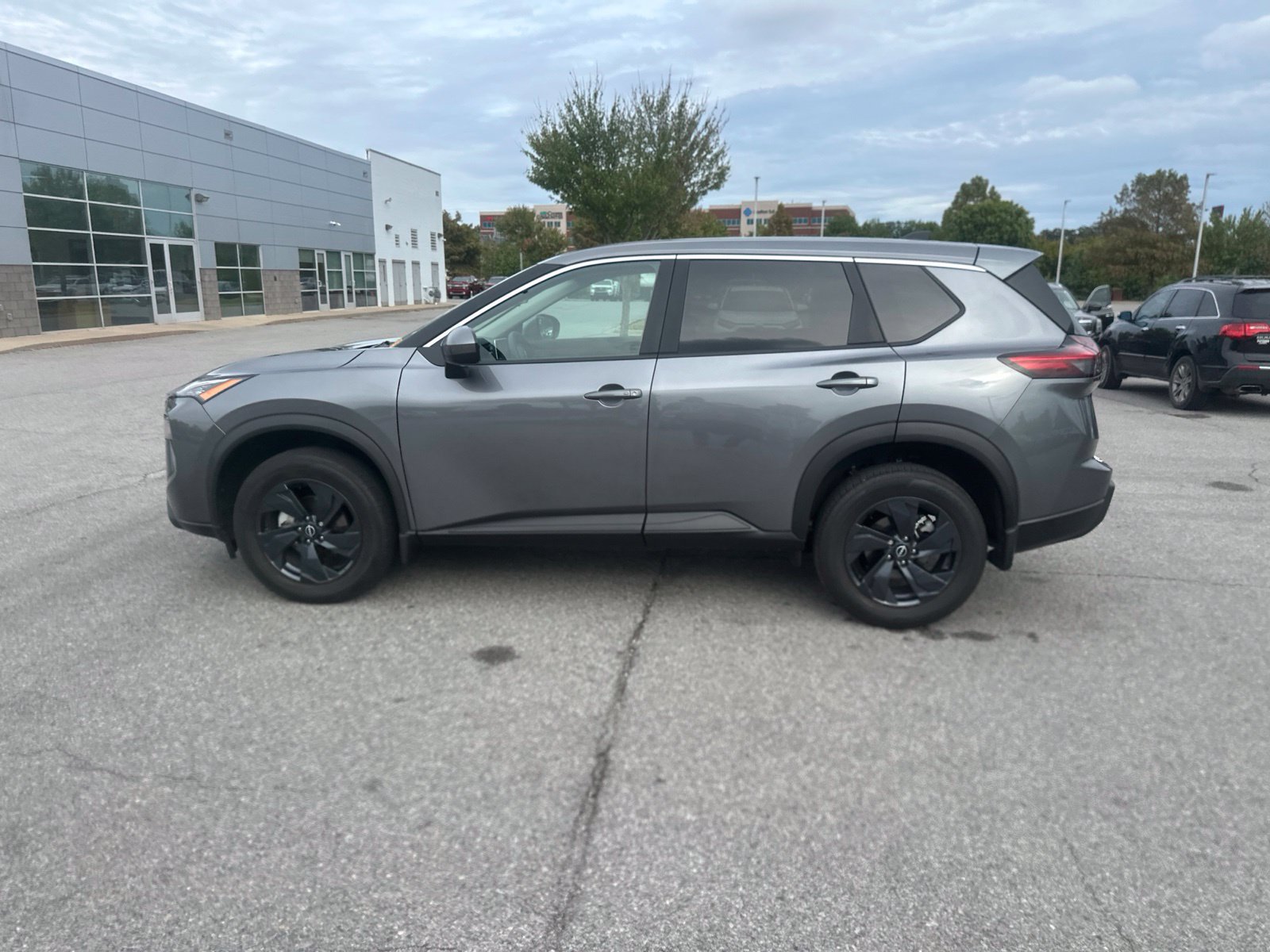 Used 2026 Nissan Rogue SV FWD image 8