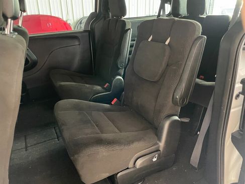 Used 2016 Dodge Grand Caravan SE FWD image 18