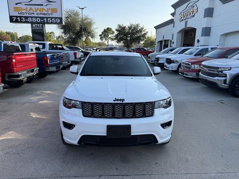Used 2020 Jeep Grand Cherokee Altitude RWD image 38