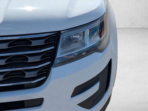 Used 2017 Ford Explorer FWD image 9