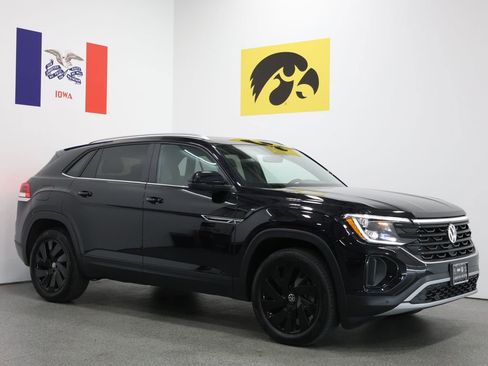 Used 2025 Volkswagen Atlas Cross Sport SE w/ Panoramic Sunroof Package AWD/4WD image 1