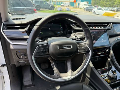 Used 2022 Jeep Grand Cherokee Limited 4xe image 25