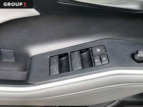 Used 2023 Toyota Highlander XLE image 34