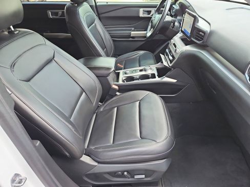 Used 2023 Ford Explorer XLT w/ Equipment Group 202A AWD/4WD image 21