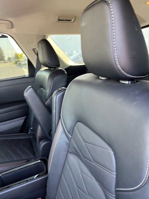 Used 2024 Nissan Pathfinder Platinum FWD image 12