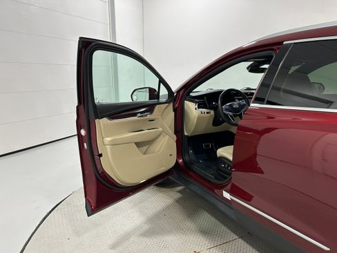 Used 2017 Cadillac XT5 Luxury w/ Driver Awareness Package AWD/4WD image 23