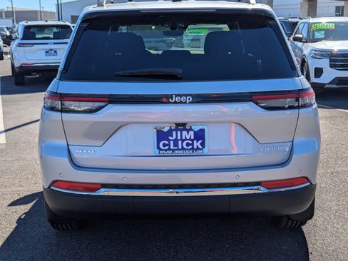 New 2025 Jeep Grand Cherokee Laredo image 3