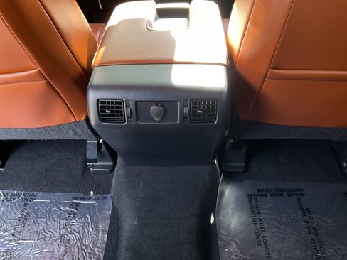 Used 2018 Toyota Tundra Platinum AWD/4WD image 19