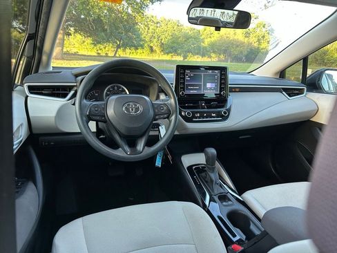 Used 2021 Toyota Corolla LE image 12