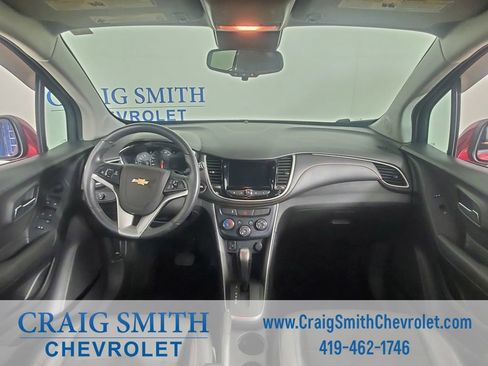 Used 2019 Chevrolet Trax LT w/ LT Convenience Package AWD/4WD image 17