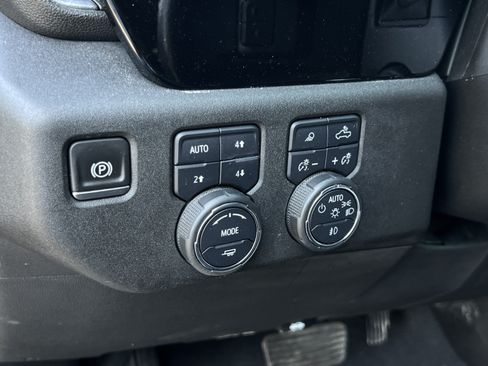Used 2022 Chevrolet Silverado 1500 LTZ AWD/4WD image 18