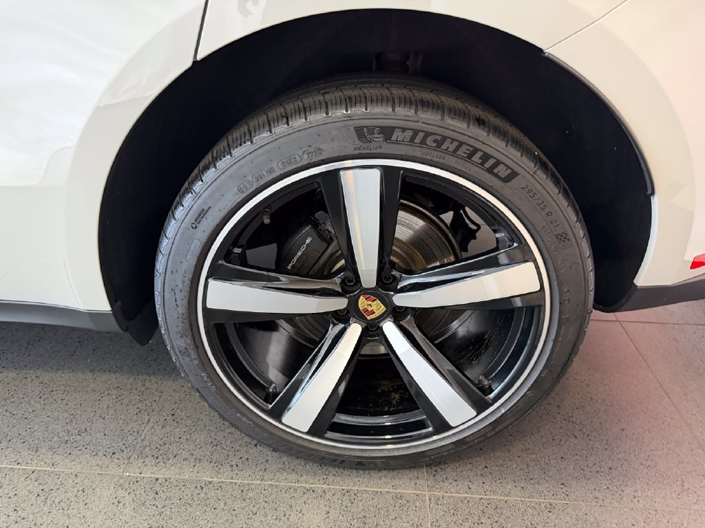 Certified 2026 Porsche Macan AWD/4WD image 11