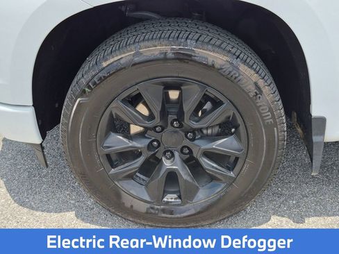 Used 2025 Chevrolet Silverado 1500 Custom RWD image 12