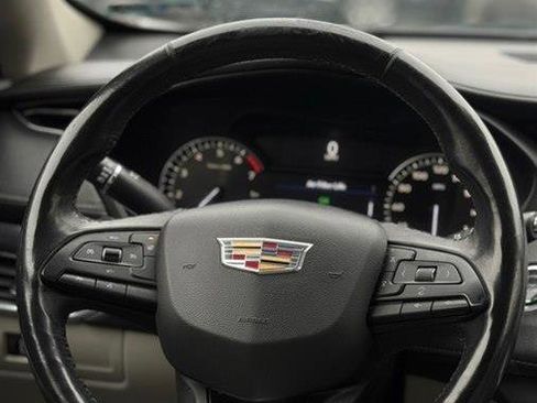 Used 2019 Cadillac XT4 Luxury w/ Cold Weather Package image 9