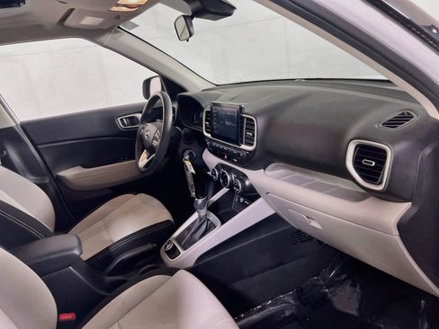 Used 2023 Hyundai Venue SEL w/ Cargo Package FWD image 27