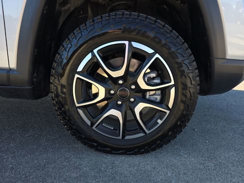 Used 2026 Jeep Compass Trailhawk AWD/4WD image 24