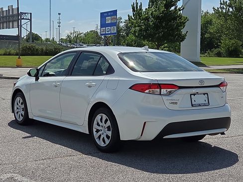 Used 2021 Toyota Corolla LE FWD image 4