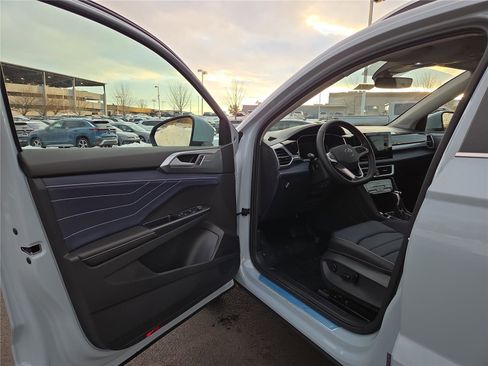 New 2026 Volkswagen Taos SEL image 11