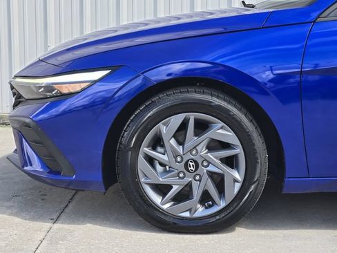 Used 2024 Hyundai Elantra SEL FWD image 11