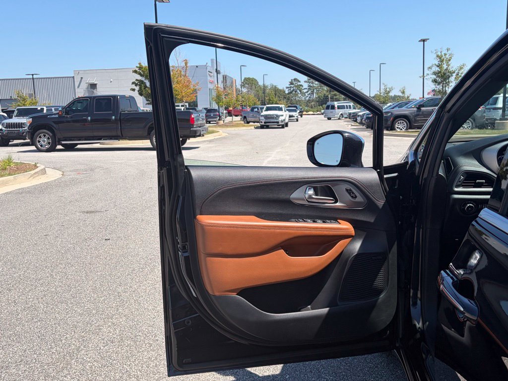 Used 2024 Chrysler Pacifica Pinnacle FWD image 55