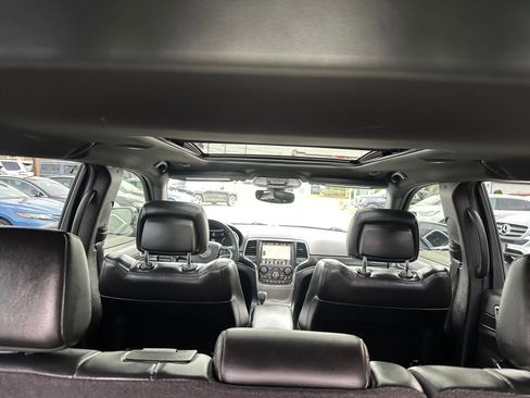 Used 2018 Jeep Grand Cherokee Limited w/ Luxury Group II image 35