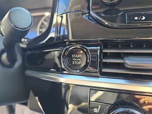 New 2025 Nissan Pathfinder SL image 30