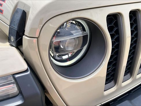 Used 2020 Jeep Gladiator Mojave AWD/4WD image 26
