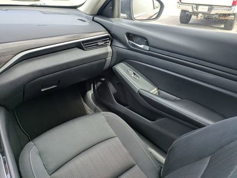Used 2024 Nissan Altima 2.5 SV image 17