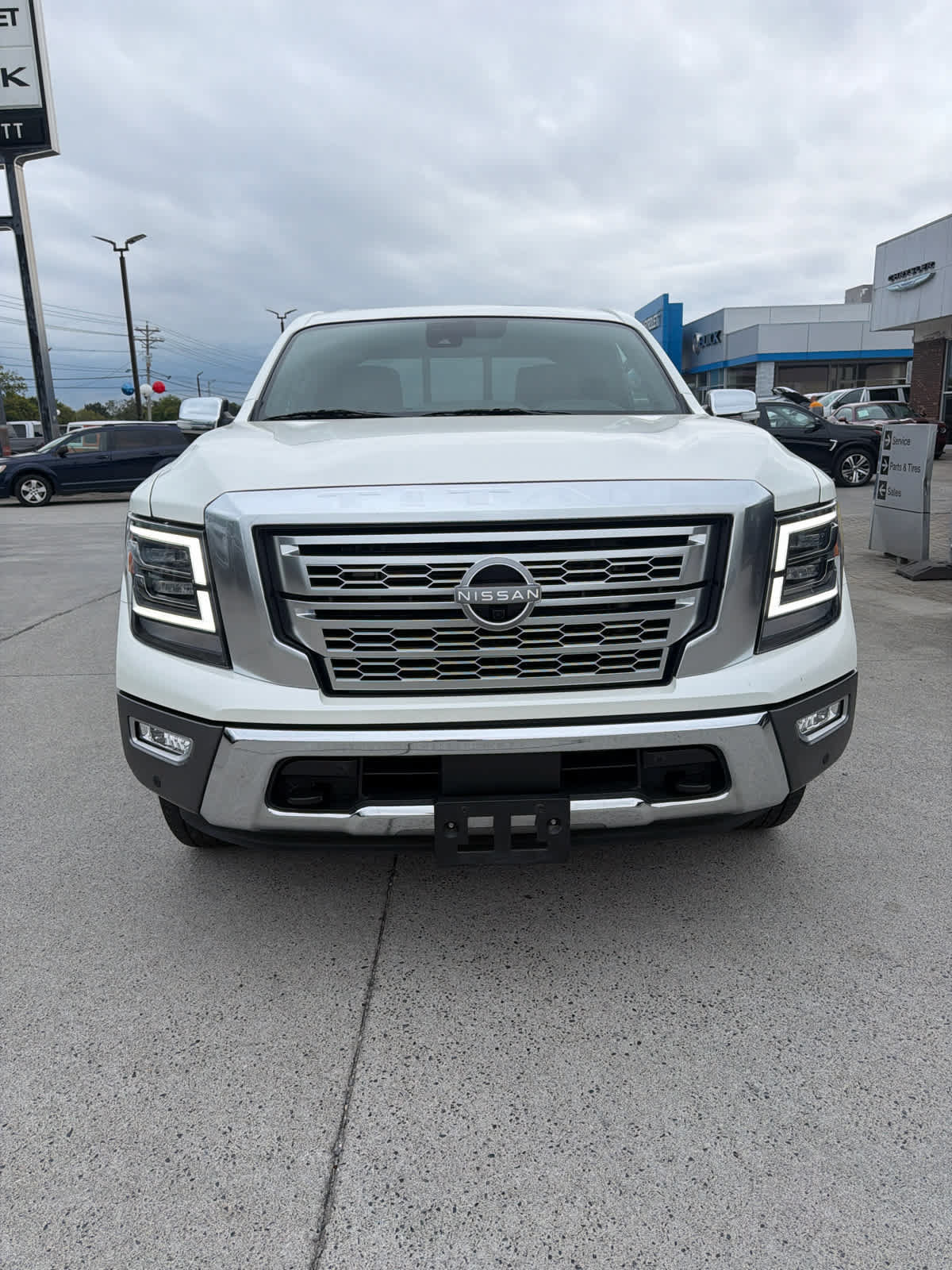 Used 2024 Nissan Titan Platinum Reserve w/ Moonroof Package AWD/4WD image 3