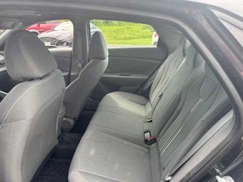Used 2022 Hyundai Elantra SEL w/ Convenience Package FWD image 17