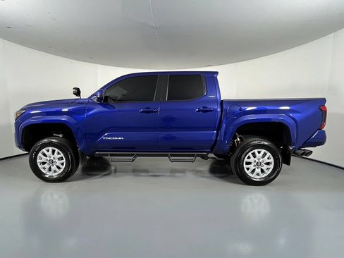 Used 2024 Toyota Tacoma SR5 AWD/4WD image 4