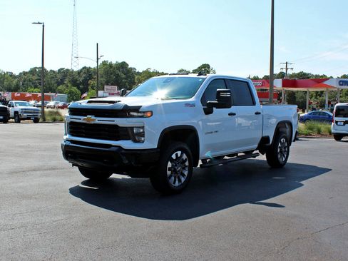 Used 2024 Chevrolet Silverado 2500 Custom w/ Custom Convenience Package image 8